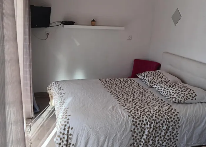 Sympa Meublé Avec Parking Privé Et Piscine Manosque