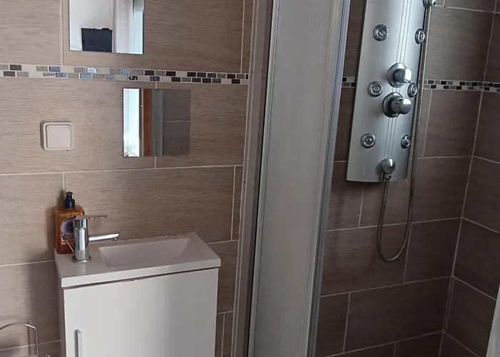 Sympa Meublé Avec Parking Privé Et Piscine Hébergement de vacances