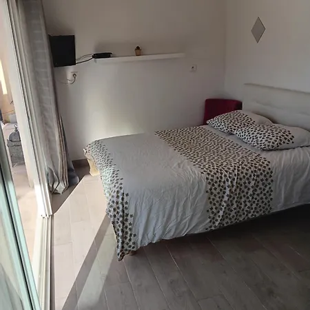 Sympa Avec Parking Prive, Piscine Et Clim