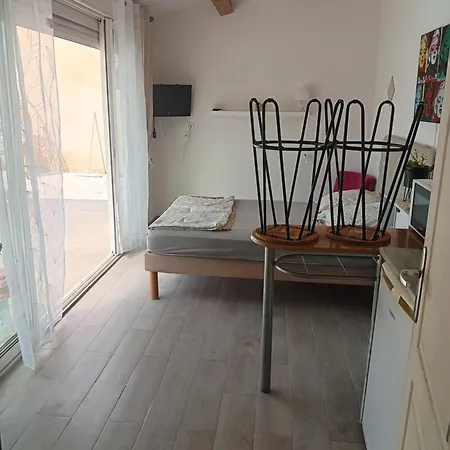 Studio Sympa Avec Parking Prive, Piscine Et Clim Manosque