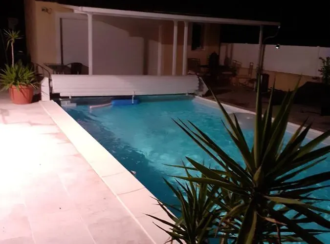 Holiday home Sympa Meuble Avec Parking Prive Et Piscine